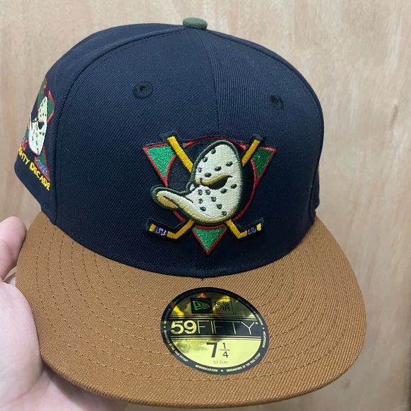Myfitteds Anaheim ducks coach Gordon Bombay Inspo size 7 1/4 new era fitted